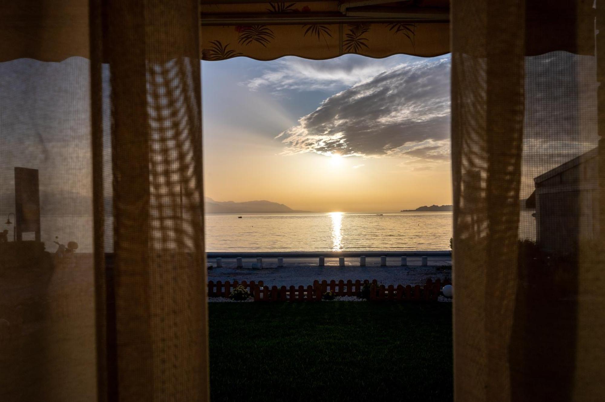 Loutraki Sea Sunset Appartement Buitenkant foto